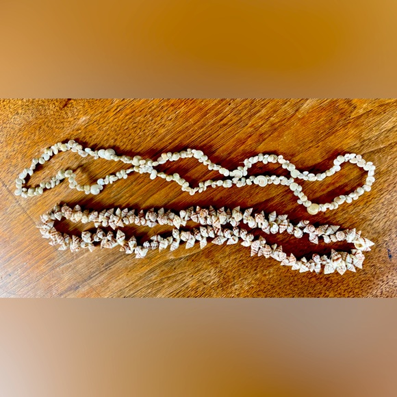 Jewelry - Shell necklace bundle